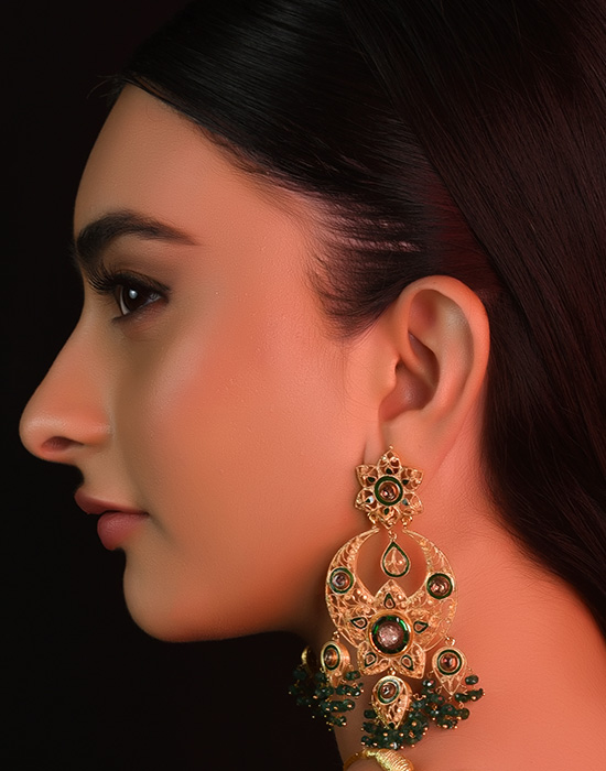 legant woman wearing a luxurious pearl necklace, matching earrings, and a gold bracelet, showcasing high-end luxury jewelry in Dubai